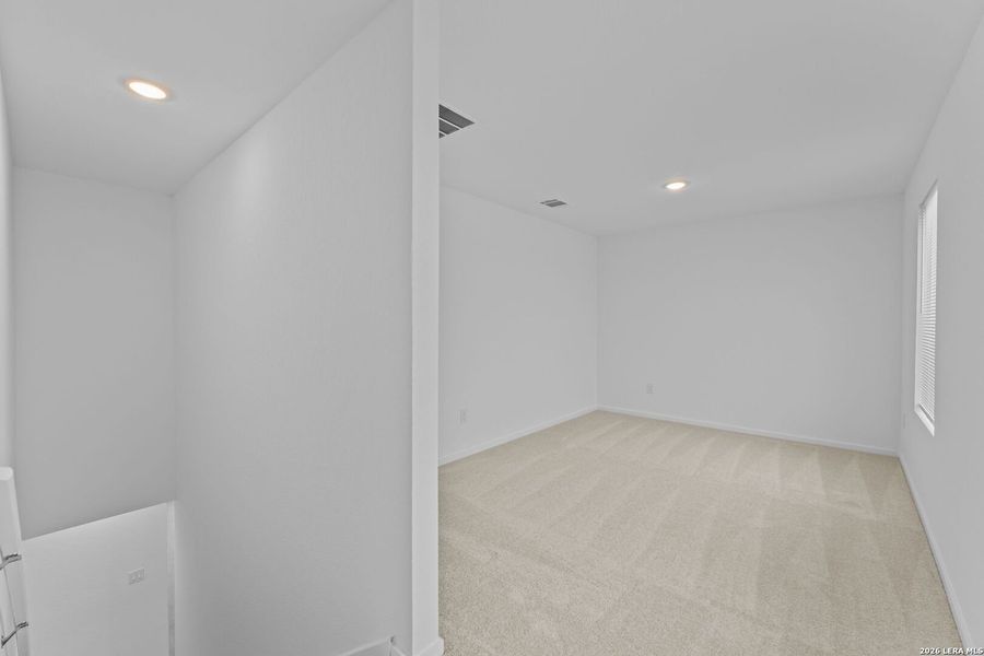 Spacious, unfurnished interior of a new home in Guadalupe Ridge, New Braunfels (Image 15).