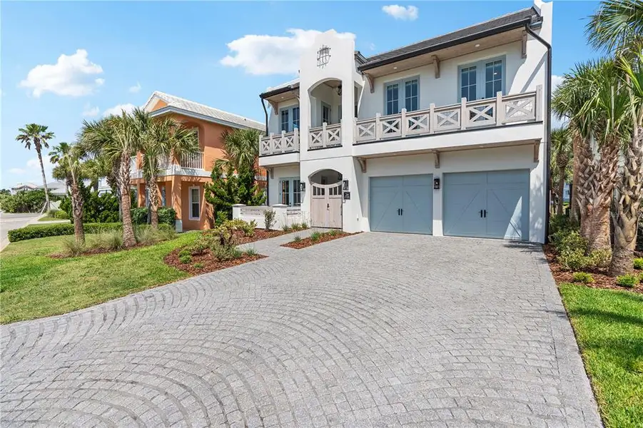 Exterior details and patio area of a home in , Palm Coast (Image 3).