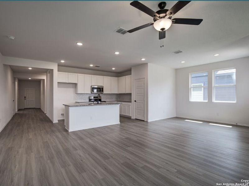 Spacious, unfurnished interior of a new home in Hannah Heights, Seguin (Image 12).