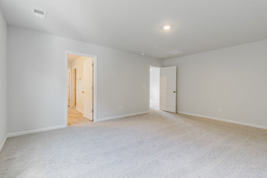Spacious, unfurnished interior of a new home in Killians Crossing, Blythewood (Image 30).