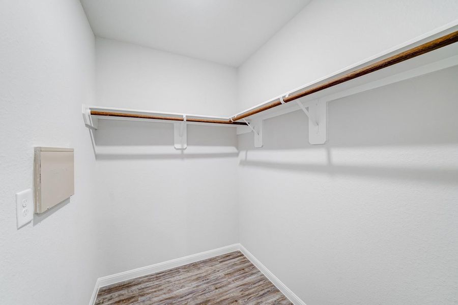 Spacious, unfurnished interior of a new home in Santa Fe, Cleveland (Image 19).