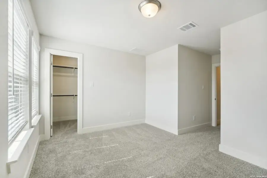 Spacious, unfurnished interior of a new home in , San Antonio (Image 27).