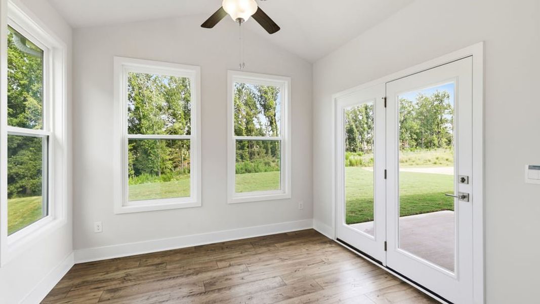Spacious, unfurnished interior of a new home in Sycamore Cove, Woodruff (Image 21).