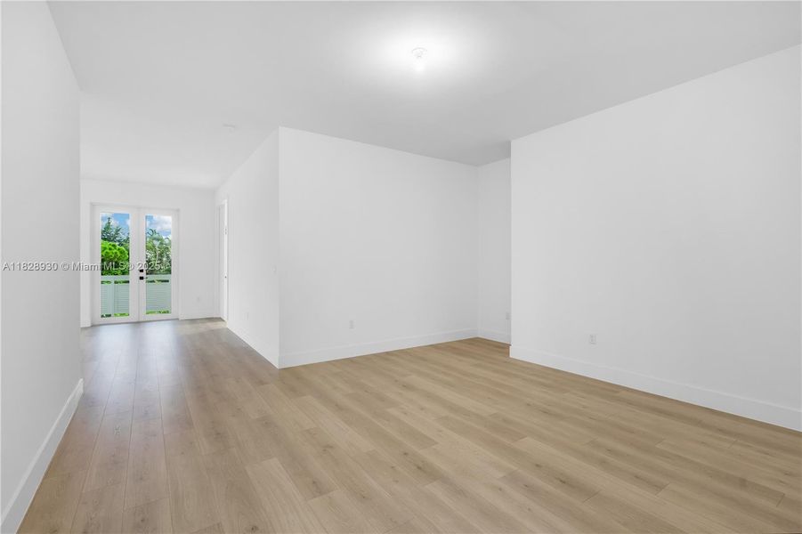 Spacious, unfurnished interior of a new home in , Davie (Image 33).