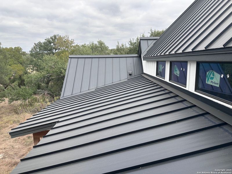 Exterior details and patio area of a home in Paradise On The Guadalupe, Canyon Lake (Image 4).