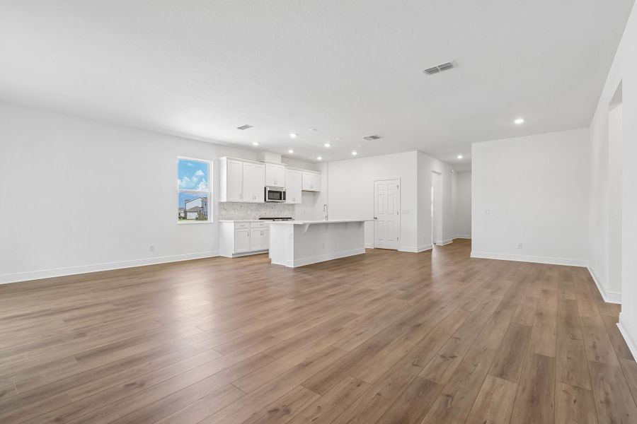 Spacious, unfurnished interior of a new home in Park View at the Hills, Minneola (Image 6). Spacious, unfurnished interior of a new home in Park View at the Hills, Minneola (Image 6).