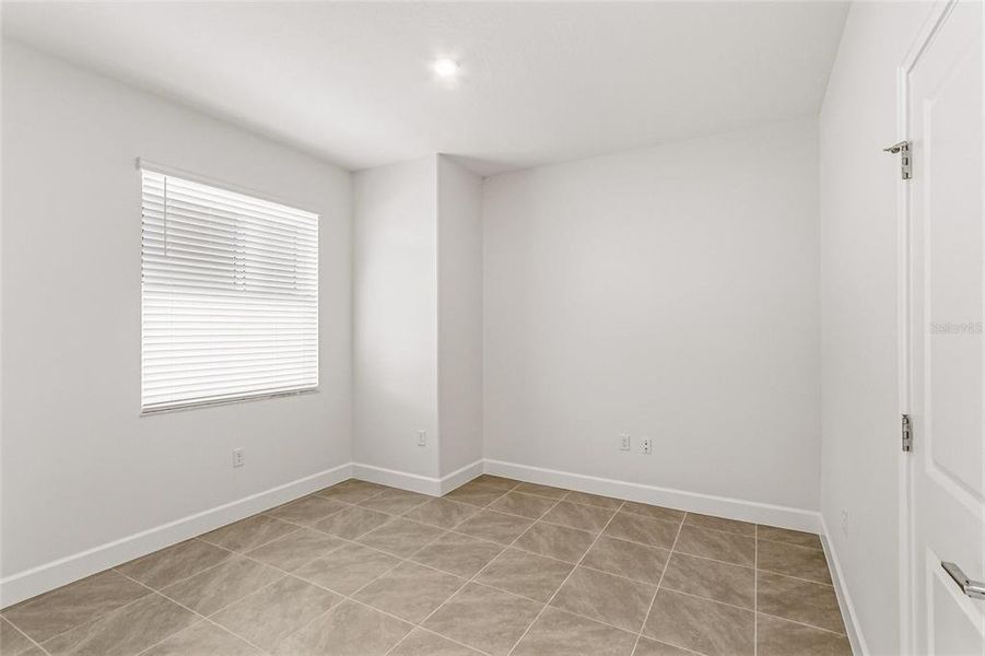 Spacious, unfurnished interior of a new home in , Palm Bay (Image 33).