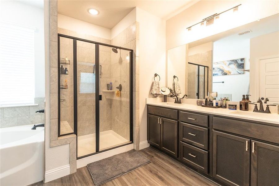 Furnished interior view inside a new home in , Irving (Image 10).