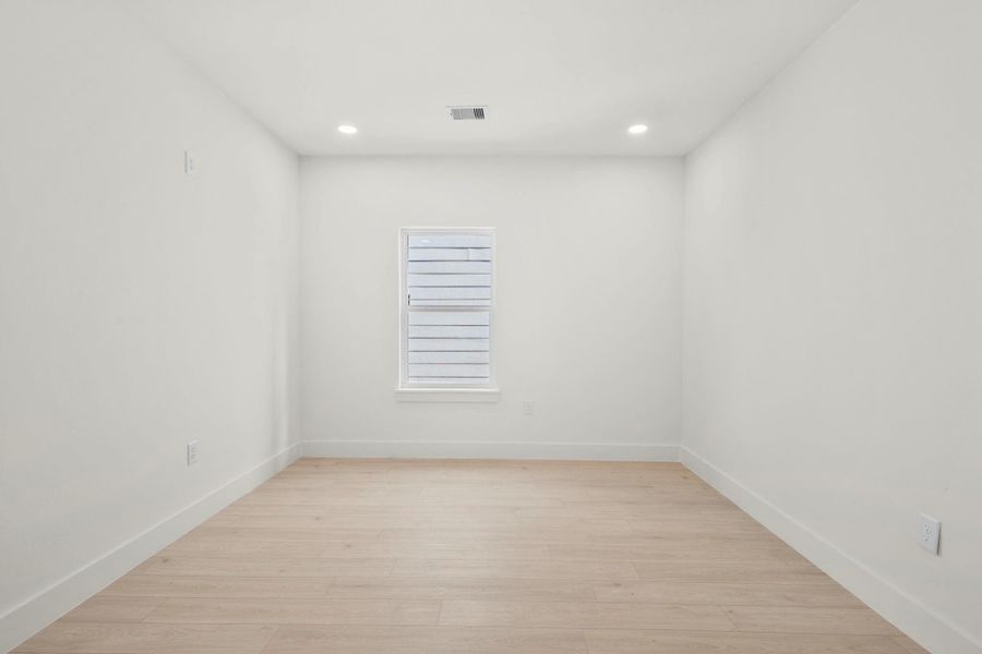 Spacious, unfurnished interior of a new home in , Houston (Image 18).
