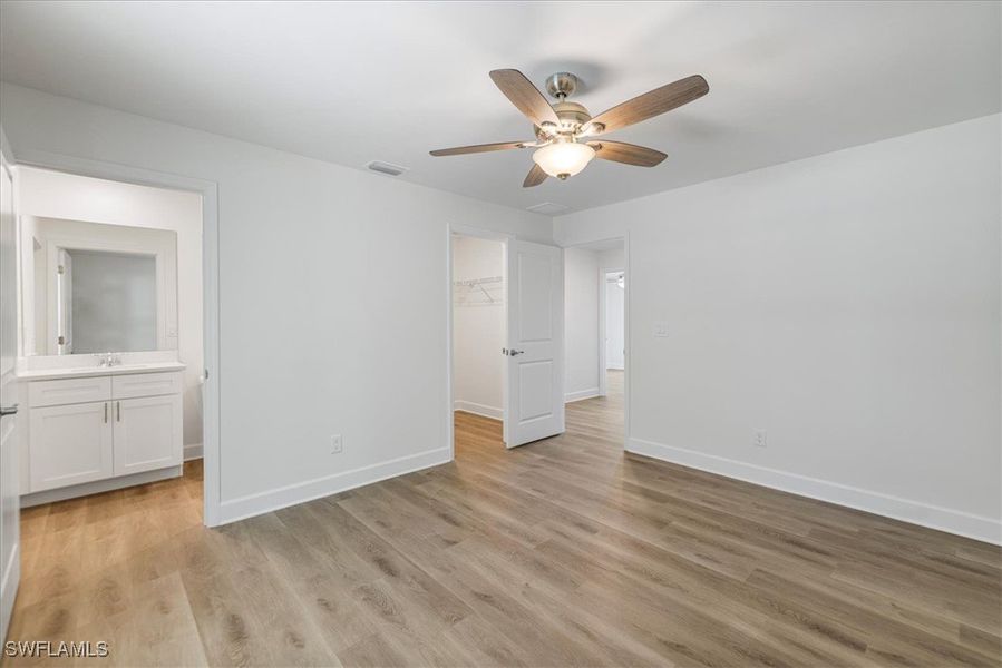 Spacious, unfurnished interior of a new home in Cape Coral, Cape Coral (Image 27).