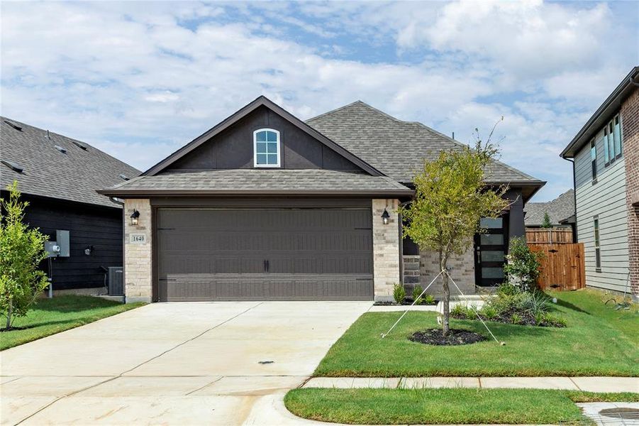 01_1640 Meadow Crest, Aubrey