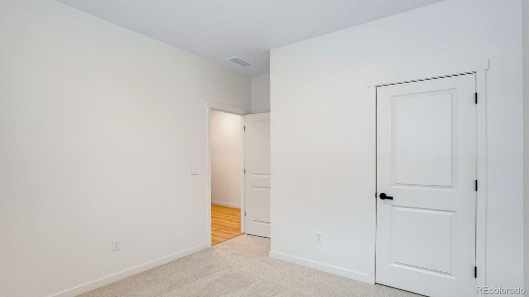 Spacious, unfurnished interior of a new home in Hansen Farm, Fort Collins (Image 22).