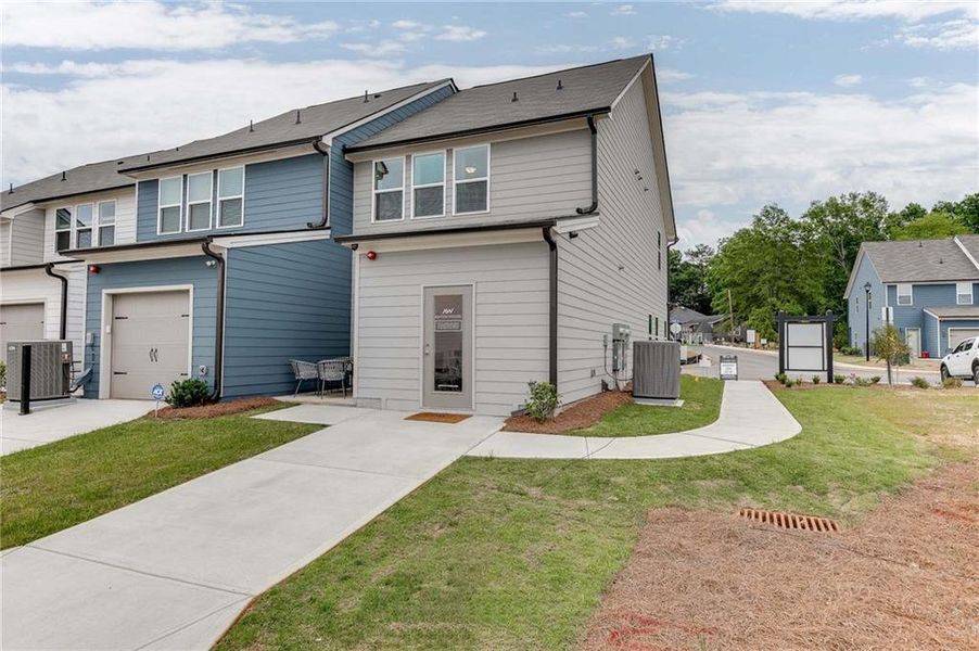 Exterior details and patio area of a home in Laurelwood, Douglasville (Image 20).