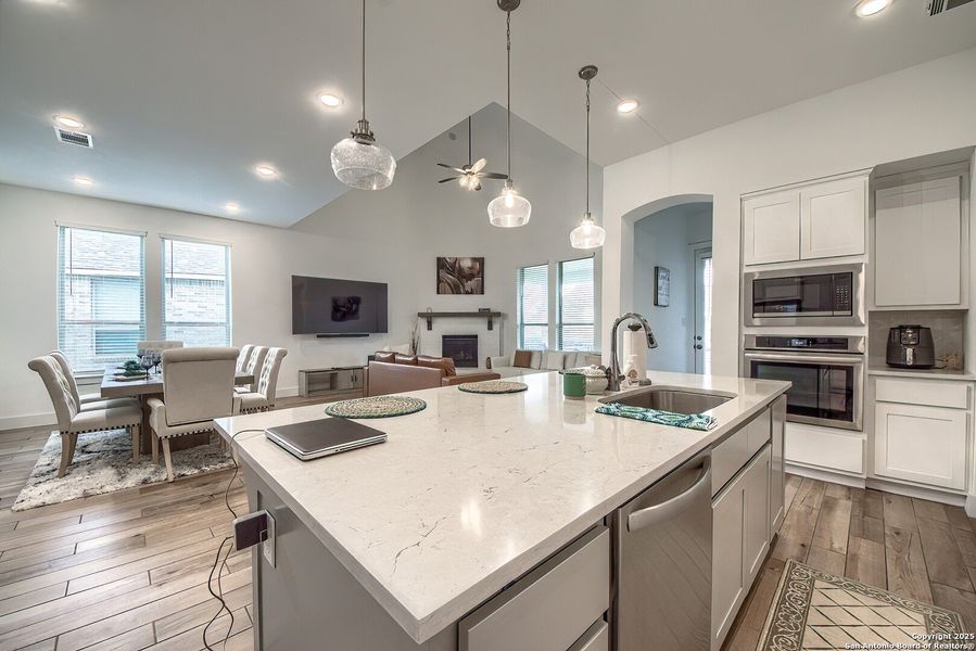 Furnished interior view inside a new home in Regent Park, Boerne (Image 5).