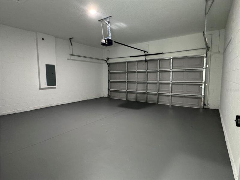 Spacious, unfurnished interior of a new home in , Ocala (Image 11).