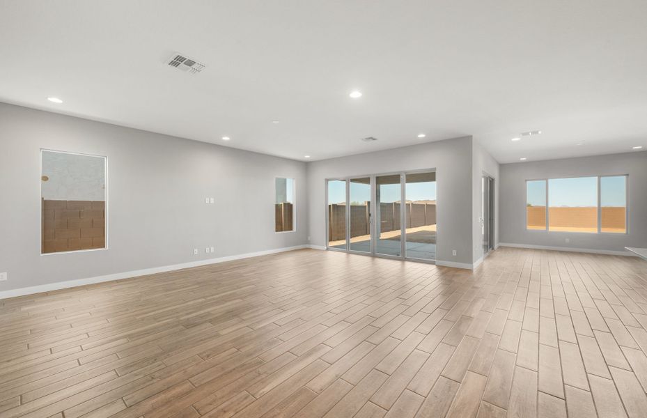 Spacious, unfurnished interior of a new home in Visara, Surprise (Image 20).