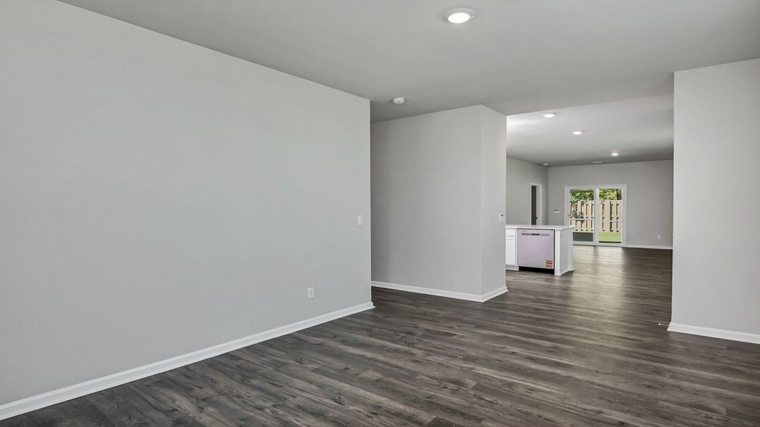 Spacious, unfurnished interior of a new home in Hunter's Branch, Hopkins (Image 11).