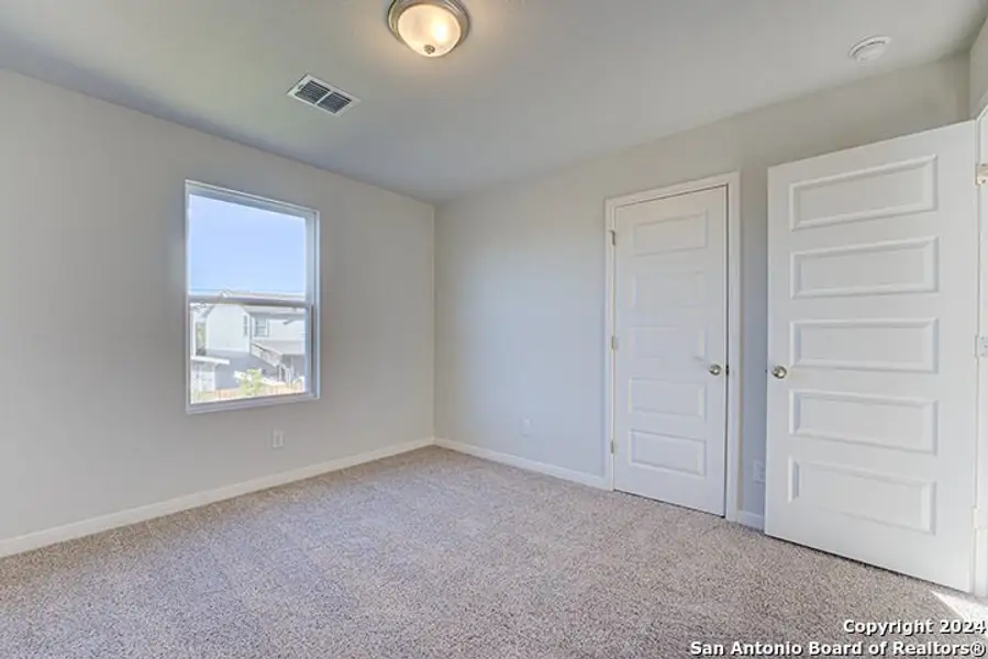 Spacious, unfurnished interior of a new home in Blue Ridge Ranch, San Antonio (Image 11).