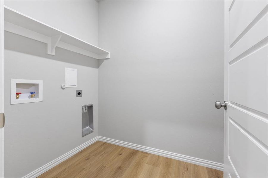 Spacious, unfurnished interior of a new home in Trails of Fossil Creek, Fort Worth (Image 26). Spacious, unfurnished interior of a new home in Trails of Fossil Creek, Fort Worth (Image 26).