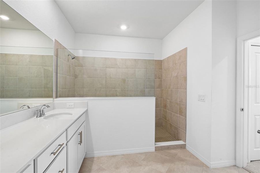 Furnished interior view inside a new home in , Punta Gorda (Image 19).