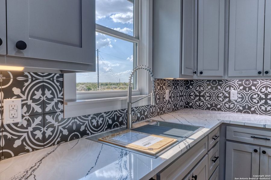 Furnished interior view inside a new home in , Uvalde (Image 4).