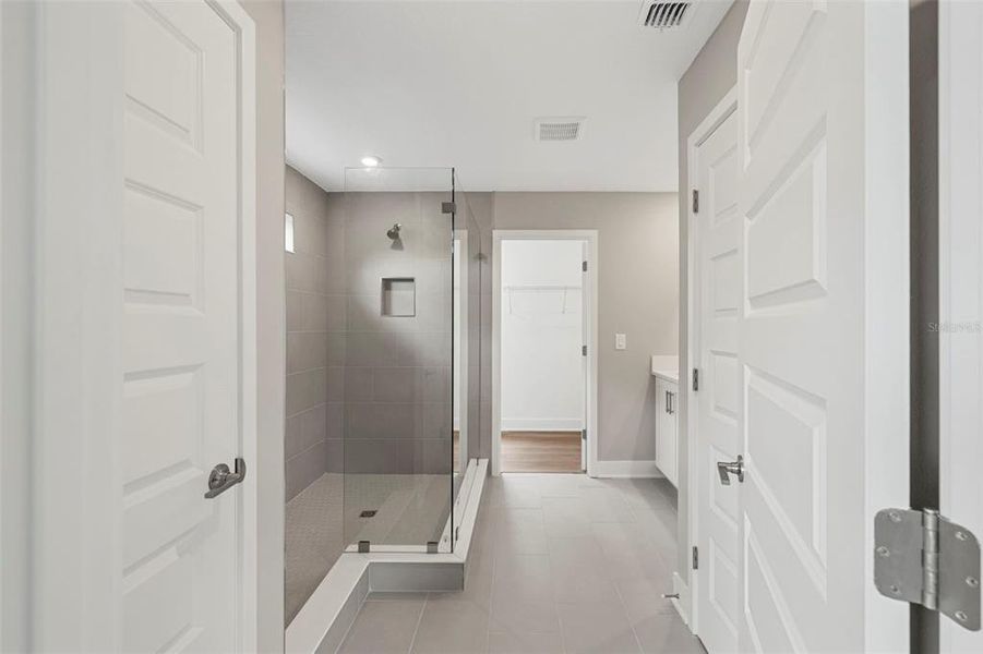 Spacious, unfurnished interior of a new home in , Tampa (Image 21). Spacious, unfurnished interior of a new home in , Tampa (Image 21).