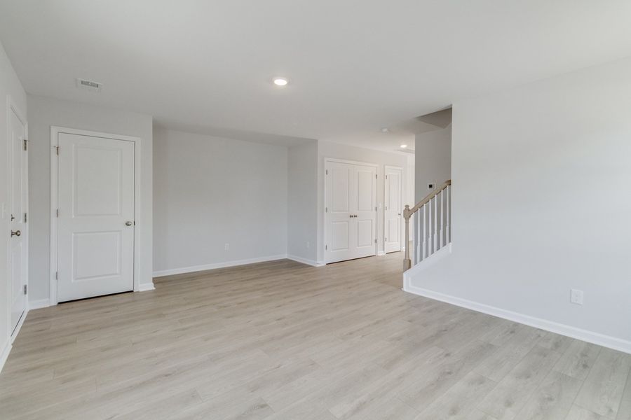 Spacious, unfurnished interior of a new home in Astoria, Columbia (Image 15).