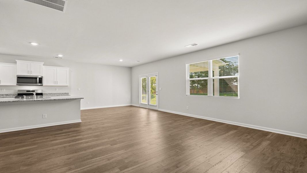 Spacious, unfurnished interior of a new home in Estates at Deer Hollow, Grovetown (Image 29).