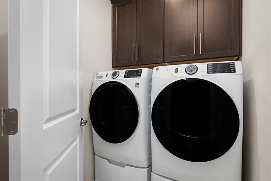 Representative interior finishes for a home built from the Oakton by Ryan Homes in Copperleaf, Ocala (Image 16).