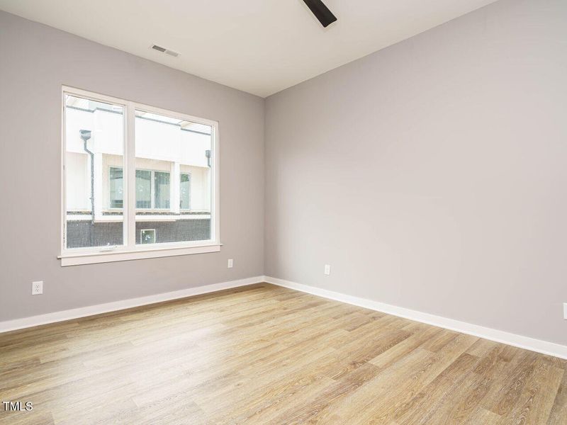 021-1280x960-primary-br