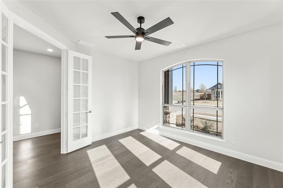 Spacious, unfurnished interior of a new home in Sable Creek, Sanger (Image 22).