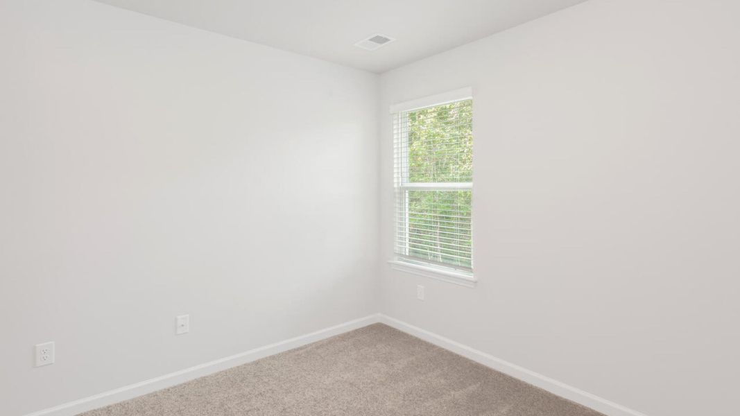 Spacious, unfurnished interior of a new home in Eagle Creek, Bolivia (Image 17).