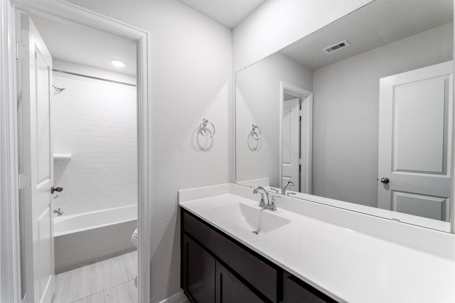 Furnished interior view inside a new home in Canterra Creek, Rosharon (Image 8).