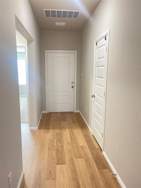 Spacious, unfurnished interior of a new home in Stonehaven, Seagoville (Image 20).