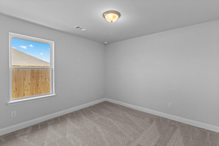 Spacious, unfurnished interior of a new home in River Ranch Trails, Dayton (Image 16).