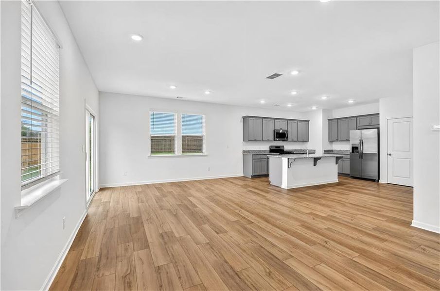 Spacious, unfurnished interior of a new home in Timber Ridge, Douglasville (Image 25). Spacious, unfurnished interior of a new home in Timber Ridge, Douglasville (Image 25).