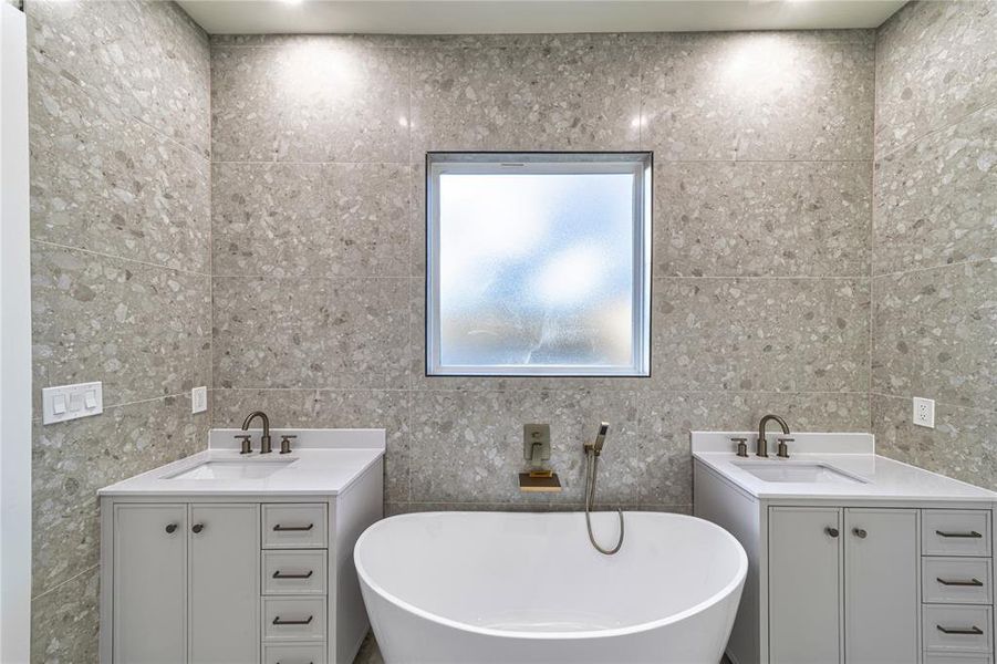 Furnished interior view inside a new home in , Dallas (Image 10).