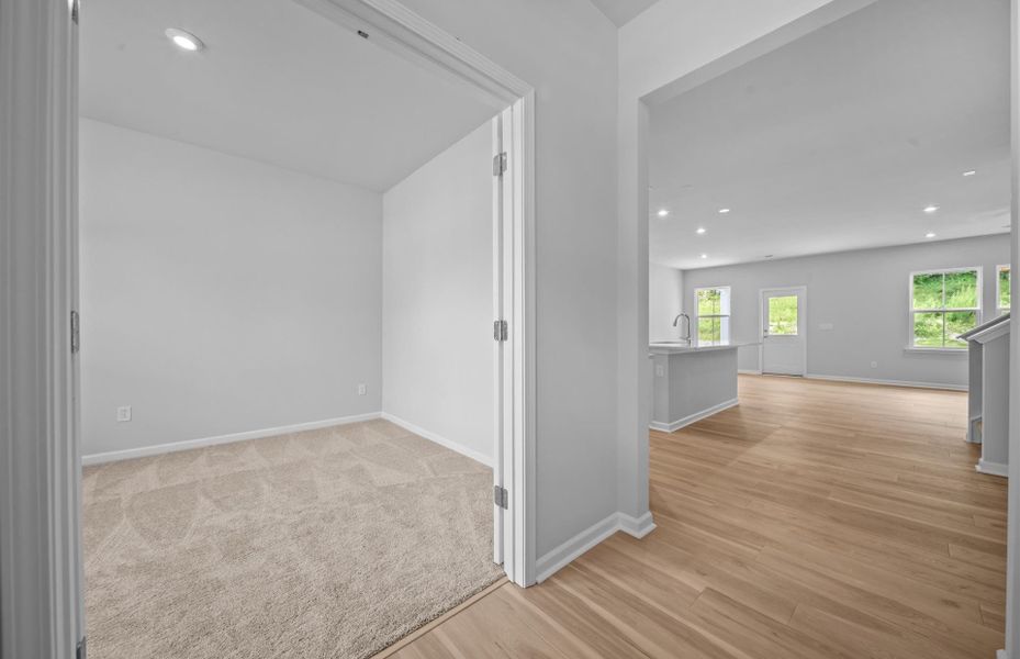 Spacious, unfurnished interior of a new home in Indigo Park, Easley (Image 8).