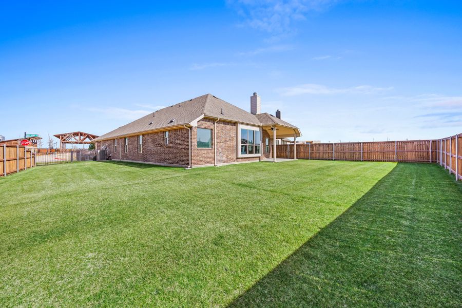 Representative exterior details of a home built from the Concept 1991 by Risewell Homes in Silo Mills, Joshua (Image 21).