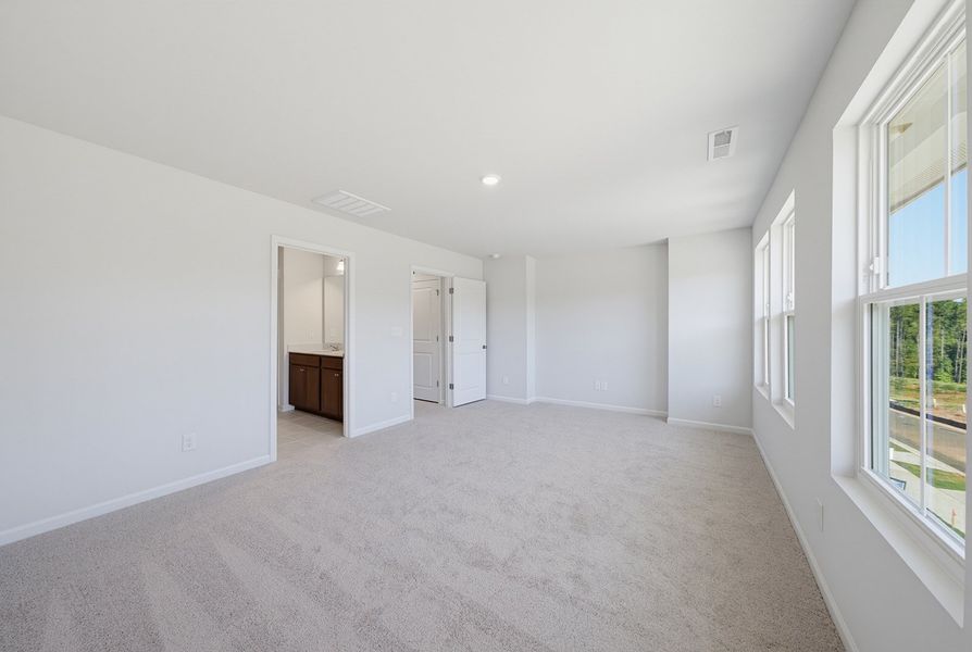 Spacious, unfurnished interior of a new home in Sweetbrier, Durham (Image 21).