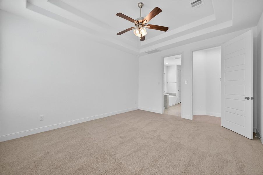 Spacious, unfurnished interior of a new home in Lago Mar, La Marque (Image 32).