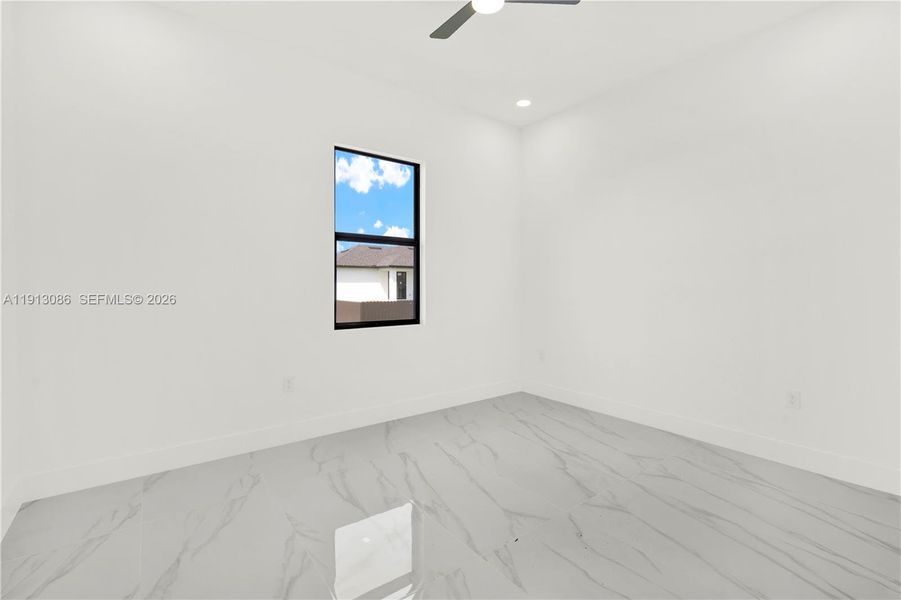 Spacious, unfurnished interior of a new home in , Lehigh Acres (Image 9).