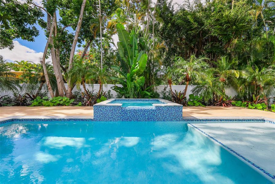 Community amenities in , Biscayne Park (Image 46).