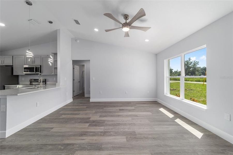 Spacious, unfurnished interior of a new home in , Dunnellon (Image 32).