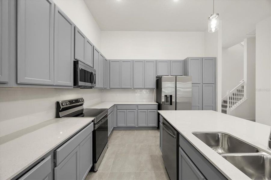 Furnished interior view inside a new home in , Orlando (Image 10).