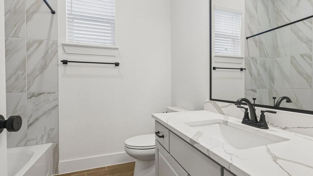 Furnished interior view inside a new home in Evergreen 40s, Conroe (Image 10).