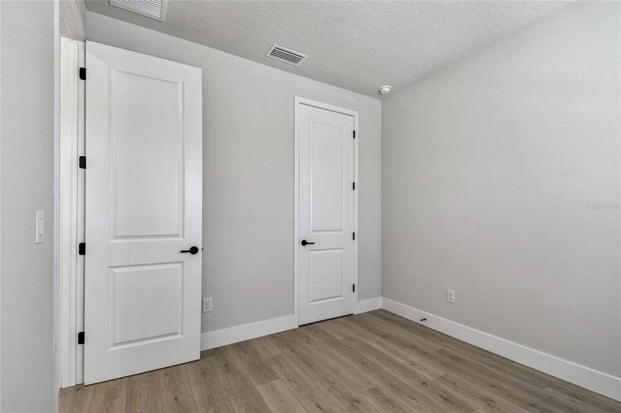 Spacious, unfurnished interior of a new home in , Tampa (Image 24).
