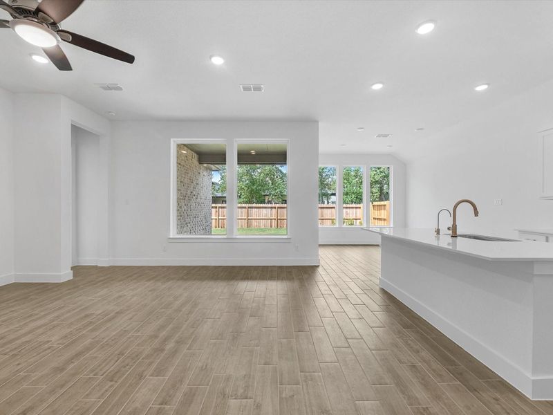 Spacious, unfurnished interior of a new home in Tompkins Reserve, Katy (Image 14). Spacious, unfurnished interior of a new home in Tompkins Reserve, Katy (Image 14).