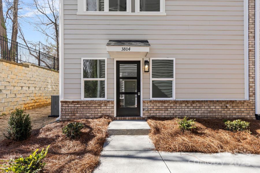 Exterior details and patio area of a home in , Charlotte (Image 28).