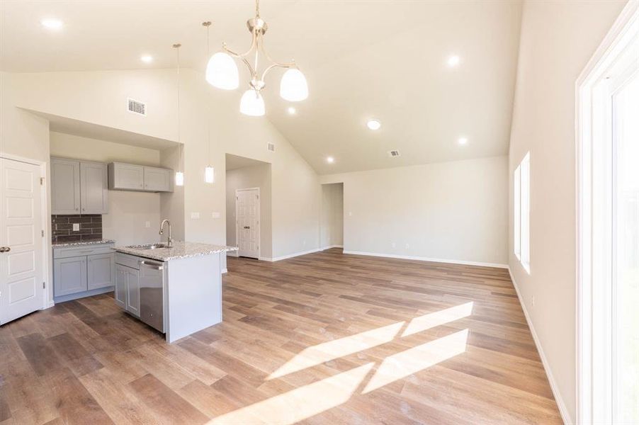 Spacious, unfurnished interior of a new home in Trails of Fossil Creek, Fort Worth (Image 17).
